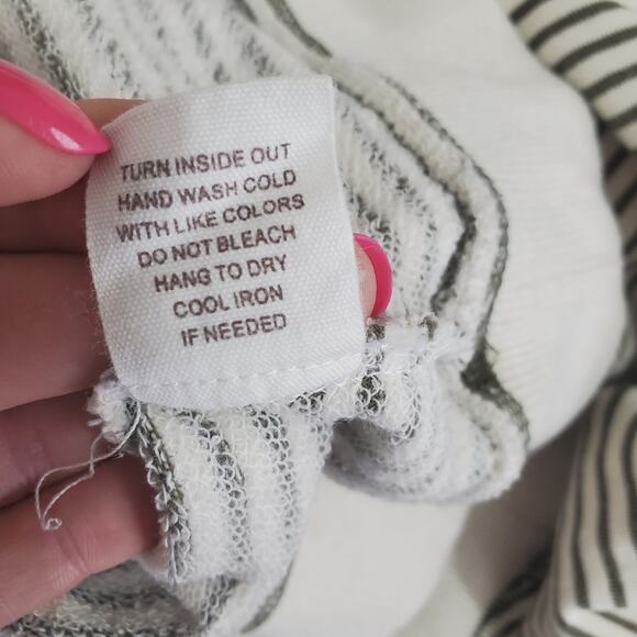 By the River | Puff Pleated Shoulder Striped Sweatshirt Regencycore - Picture 8 of 8